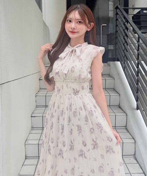 ワンピース リボンタイフラワーワンピースの画像