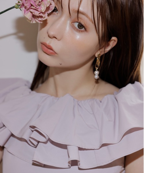 eimy istoire オフショルダーフリルトップス ブラジリアンボトム セール】オフショルダーフリルトップス（水着）｜eimy istoire