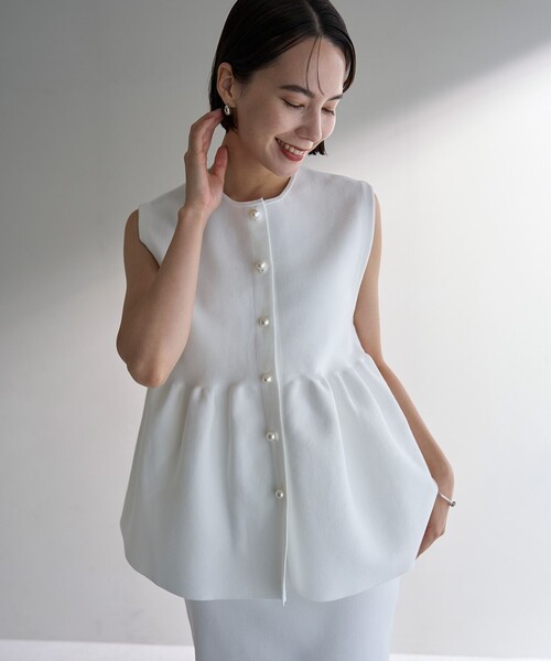 新品✨【VERY×UNFILOコラボ】2WAY ペプラムジレ　M　白 ニットジレ UNFILO ニット セーター 「VERY×UNFILOコラボ」2WAY