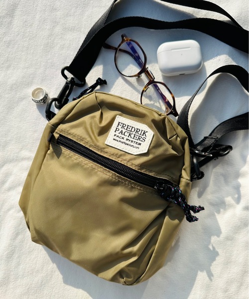 JASDFプレミアムタグ付きスタンドグラッシュ ビジネスバッグ ベージュ FREDRIK PACKERS（フレドリックパッカーズ） ショルダーバッグ バッグ