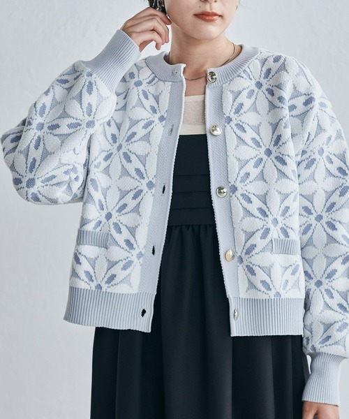 LEONARD ホワイトにの花柄 ニットカーディガンサイズＭに近いLサイズ LEONARD レオナール 花柄 ニットカーディガン