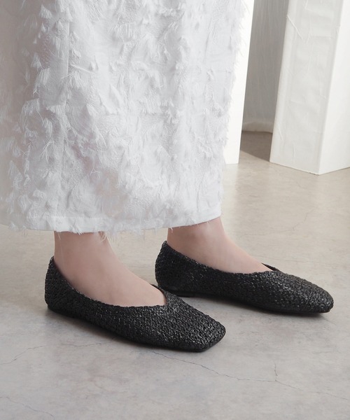 minia（ミニア） パンプス 斜めワイドスクエアトゥのVカットフラット