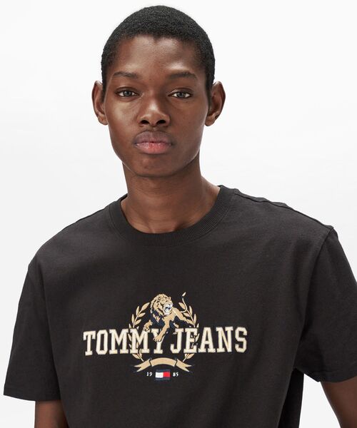 TOMMY JEANS（トミー・ジーンズ） tシャツ レギュラーバーシティ