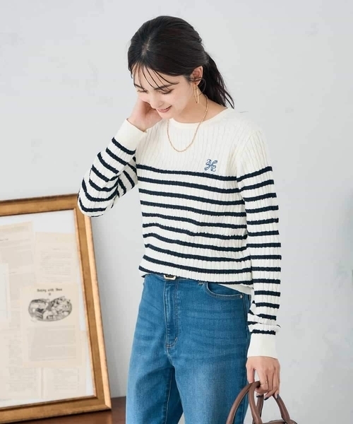 a.v.v（アー・ヴェ・ヴェ） ニット セーター ワンポイント刺繍ケーブル