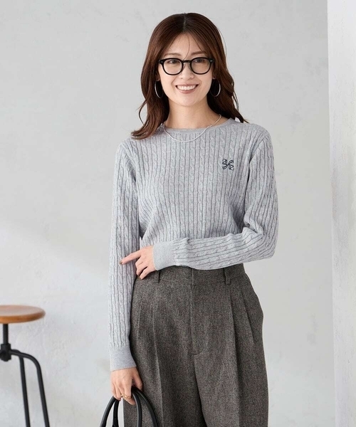 はたページ a.v.v ニット セーター ワンポイント刺繍ケーブルニット レディース