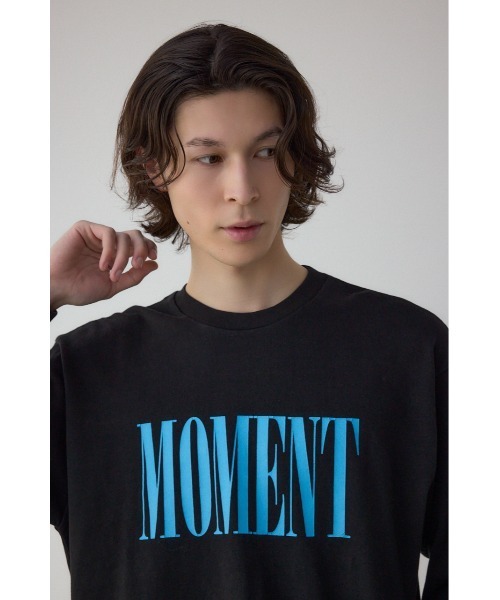 AZUL BY MOUSSY（アズールバイマウジー） tシャツ MOMENTグラフィック