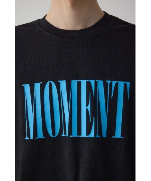 AZUL BY MOUSSY（アズールバイマウジー） tシャツ MOMENTグラフィック