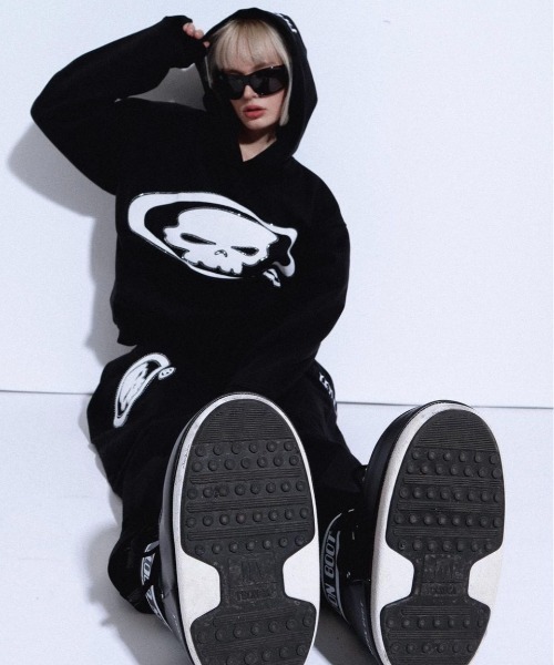 パーカー ストリートファッション HEAVEN CAN WAIT ヘヴンキャンウェイト Rhinestone Puff Print Skull Hoo ストリートファッション HEAVEN CAN WAIT ヘヴンキャンウェイト Rhinestone Puff Print Skull mind the XU Chikashitsu+，ネバーマインド エックスユー