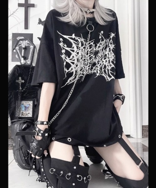 tシャツ A'GEM/9 × .kom「TricuspidC/トライカスピッドシー」チェーン付きプリントTシャツ レディース メンズの画像