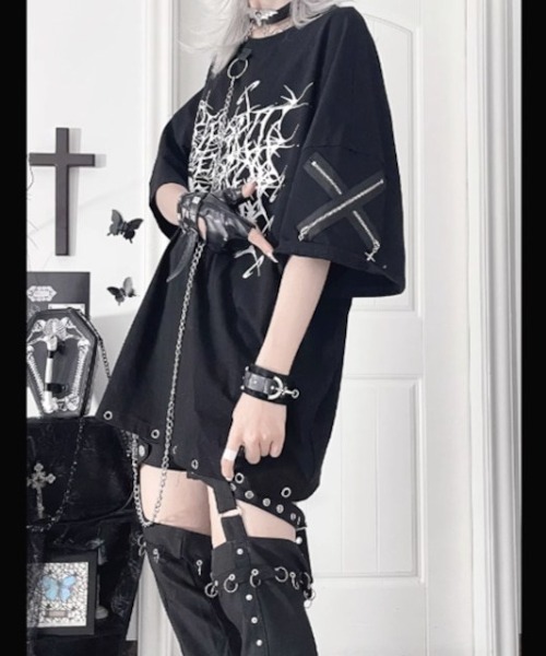 tシャツ A'GEM/9 × .kom「TricuspidC/トライカスピッドシー」チェーン付きプリントTシャツ レディース メンズの画像