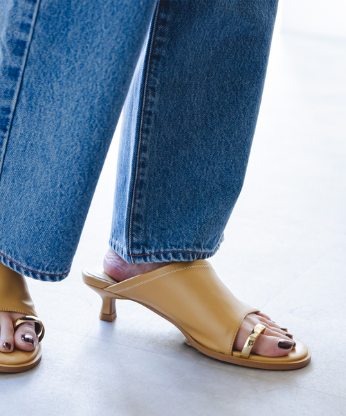 WEB限定追加2》LE VERNIS/ルベルニ Toe ring sandals（サンダル