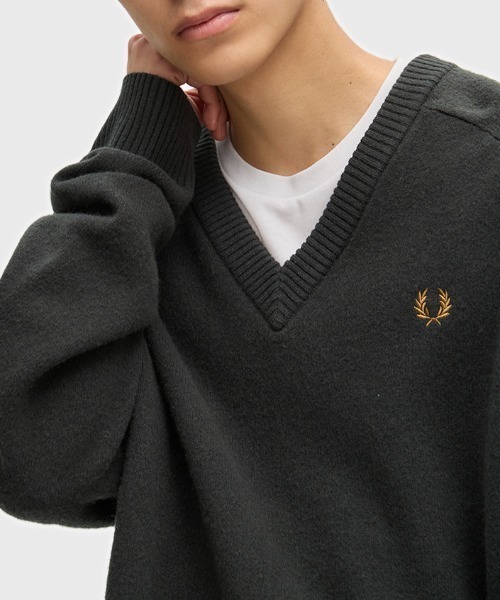 FRED PERRY フレッドペリー　Vネックセーター　ボルドー系　S FRED PERRY（フレッドペリー） セーター ニット Saddle Sleeve V-Neck