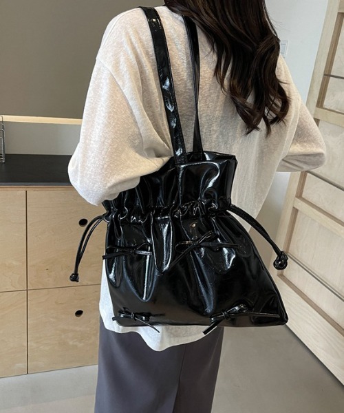 OVHEE Minette Shoulder Bag Black/フェイクレザー 肩掛けバッグ OVHEE Minette Shoulder Bag Black/フェイクレザー 肩掛けバッグ