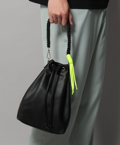 BAYFLOW（ベイフロー） ショルダーバッグ アミコミハンドルPU巾着