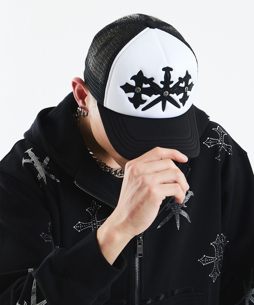 UNKNOWN トラッカーキャップ UNKNOWN 刺繍ロゴ トラッカーキャップ - メルカリ