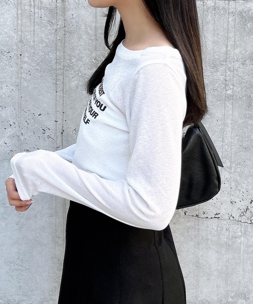 INGNI　ホワイト長袖　ロゴＴシャツ　白い　コットン混　爽やかトップス INGNI tシャツ 4段ロゴシアーボート長袖ピタTシャツ レディース