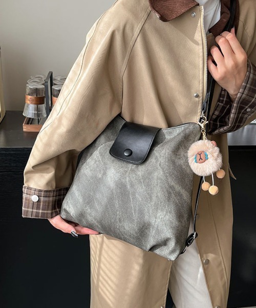 FREE STYLISTS ショルダーバッグ バッグ Y2Kチャーム付き大容量バッグ