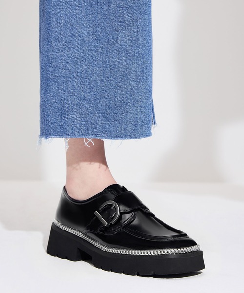 CHARLES ＆ KEITH（チャールズ&キース） ローファー バックルチェーン 