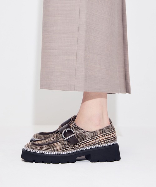 CHARLES ＆ KEITH（チャールズ&キース） ローファー バックルチェーン 