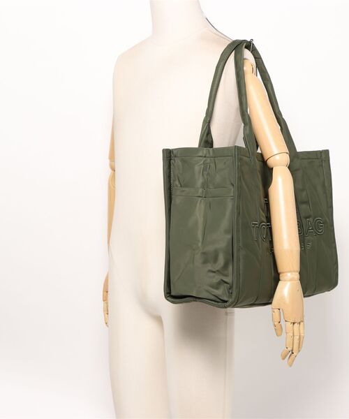 ✨極美品✨ マークジェイコブズ　大容量　トートバッグ　肩掛け　ナイロン MARC JACOBS（マーク・ジェイコブス） ザ パフィー ナイロン トート