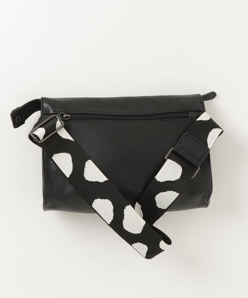 ear PAPILLONNER ブラック ショルダーバッグ ear PAPILLONNER（イア パピヨネ） ショルダーバッグ バッグ 「本革