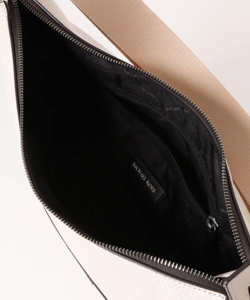 美品✨マイケルコース　レザー メッセンジャーバッグ ブラック シボ　シルバー金具 MICHAEL KORS（マイケルコース） ショルダーバッグ COOPER ぺブル