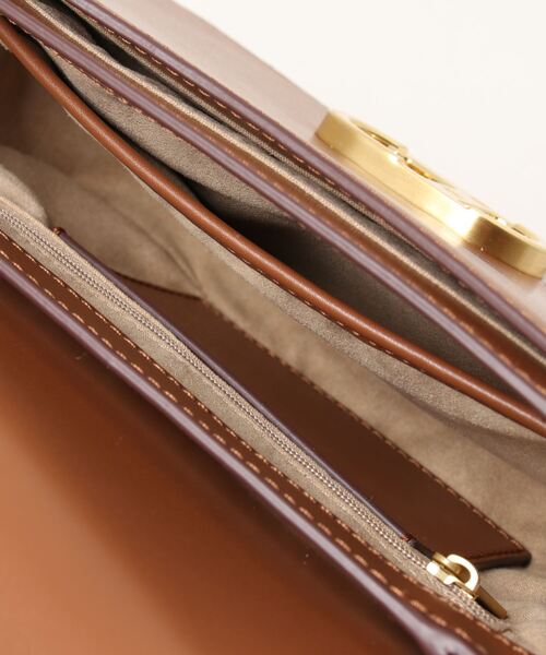 LOEKA ショルダーバッグ バッグ ロゴバックル付き本革ショルダー