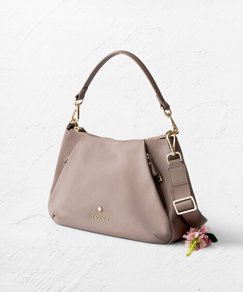美品 トートバック TOCCA ショルダーバッグ ベージュ 軽い 2ＷＡＹ TOCCA（トッカ） ショルダーバッグ バッグ CRESCENT 2WAY NYLONBAG