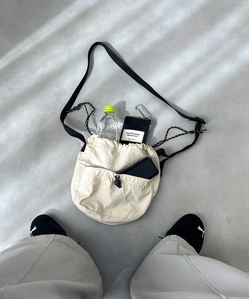 UNDERSTATEMENTs ショルダーバッグ 「ユニセックス」巾着