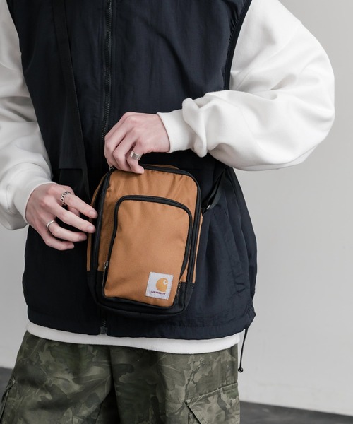 ショルダーバッグ Carhartt カーハート Crossbody Zip Bag 縦型クロスボディバッグ/ワンポイントロゴ斜め掛けショルダーバッグ