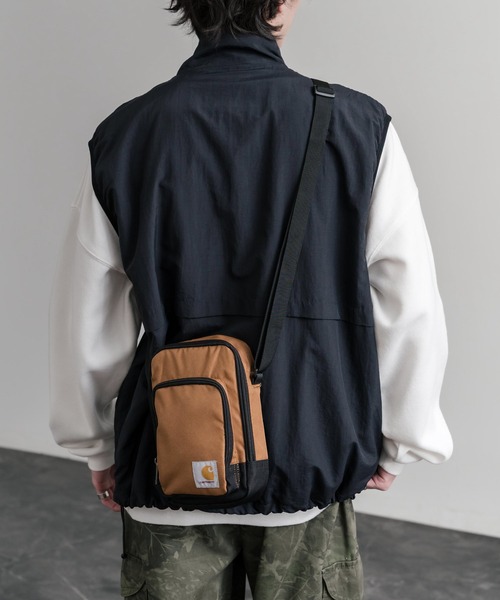 ショルダーバッグ Carhartt カーハート Crossbody Zip Bag 縦型クロスボディバッグ/ワンポイントロゴ斜め掛けショルダーバッグ
