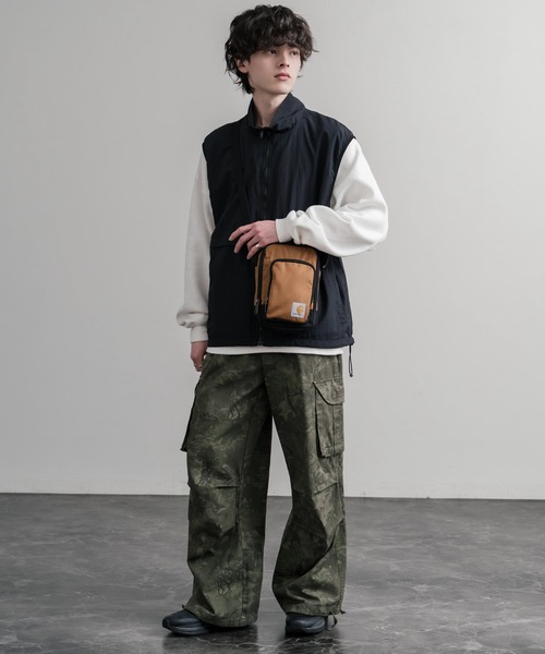 ショルダーバッグ Carhartt カーハート Crossbody Zip Bag 縦型クロスボディバッグ/ワンポイントロゴ斜め掛けショルダーバッグ