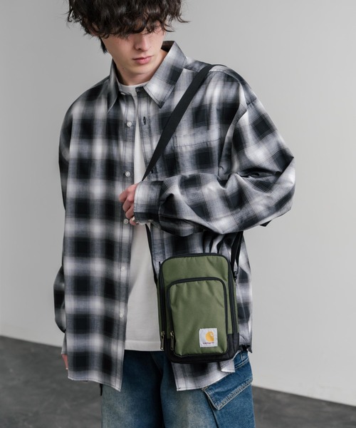 ショルダーバッグ Carhartt カーハート Crossbody Zip Bag 縦型クロスボディバッグ/ワンポイントロゴ斜め掛けショルダーバッグ