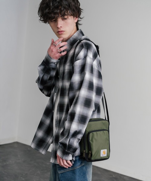 ショルダーバッグ Carhartt カーハート Crossbody Zip Bag 縦型クロスボディバッグ/ワンポイントロゴ斜め掛けショルダーバッグ