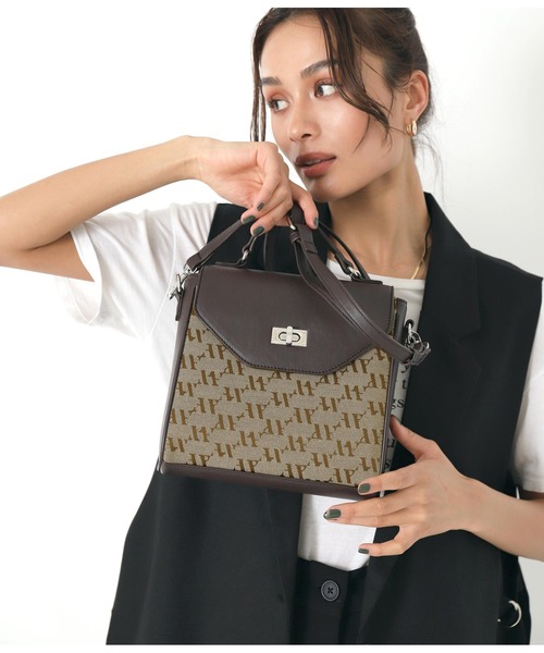 ☆雑誌anan掲載商品 ベルトデザインスクエアショルダーバッグ 12