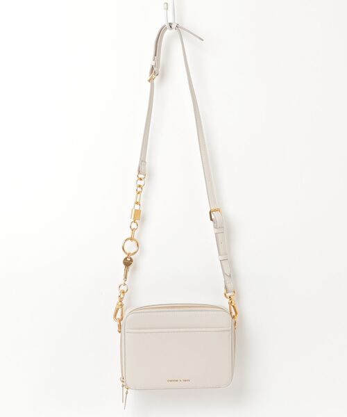 CHARLES & KEITH バッグ クリーム 美品 ショルダーバッグ CHARLES ＆ KEITH（チャールズ&キース） 「CHARLES & KEITH