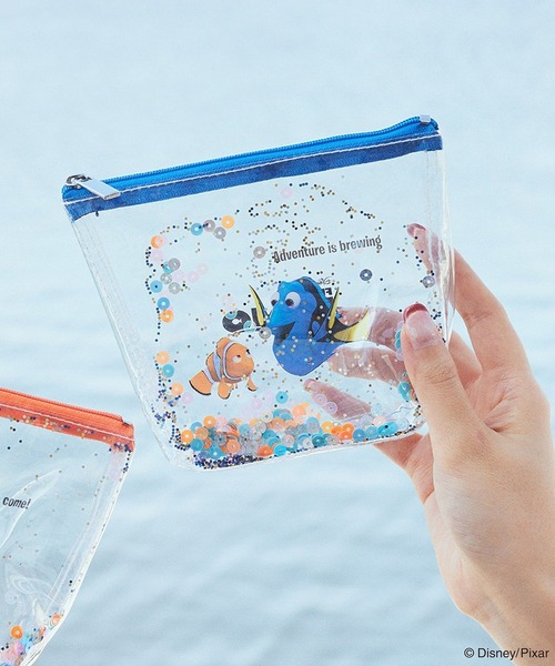 新品★コーチ ポーチ キラキラ ラメ プレゼント クリスマス earth music&ecology ポーチ Finding Nemo/キラキラクリアポーチ