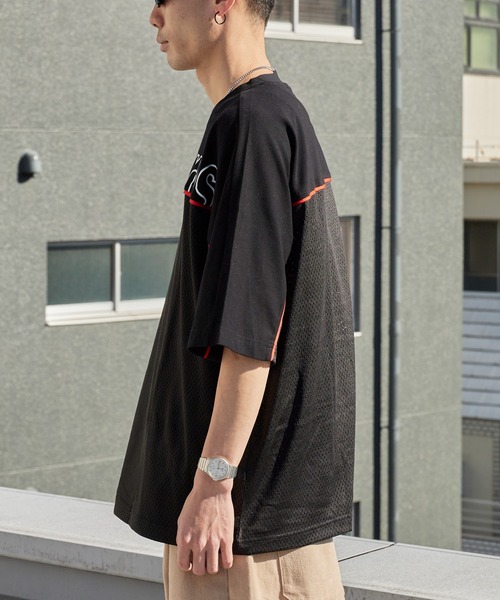 PLEASURES（プレジャーズ） tシャツ クルーネックス フットボールT
