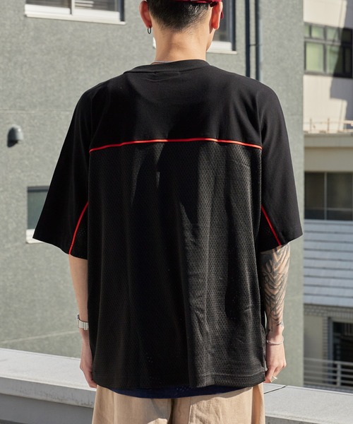 PLEASURES（プレジャーズ） tシャツ クルーネックス フットボールT 