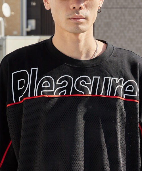 PLEASURES（プレジャーズ） tシャツ クルーネックス フットボールT 