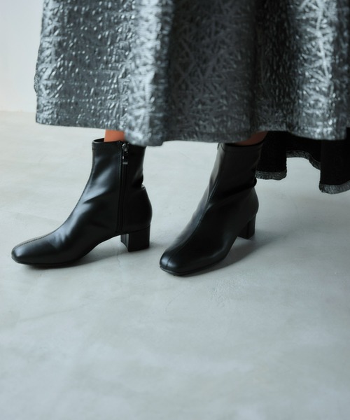 AcureZ（アキュアーズ） ブーツ スッキリシルエットのプレーンデザイン