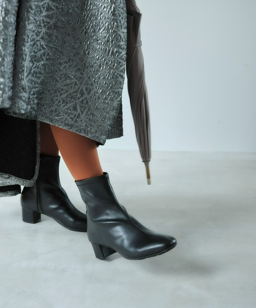 AcureZ（アキュアーズ） ブーツ スッキリシルエットのプレーンデザイン