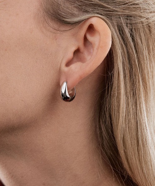 TOMWOOD シルバー フープピアス 楽天市場】TOM WOOD トムウッド Oyster Hoops Medium Earrings