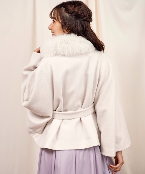 ノエラ　ファー付きホワイトポンチョコート　アイボリーベージュ　noela ノエラ ファー付きホワイトポンチョコート アイボリーベージュ noela