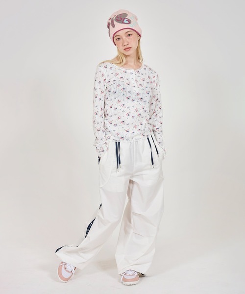 クリアボタン ヘンリーネックカットソー クリーム TINA：JOJUN クリアボタン ヘンリーネックカットソー TINA：JOJUN（Tシャツ