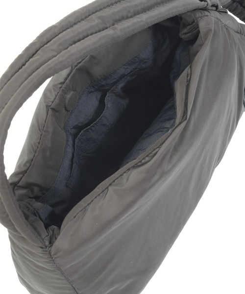 UN3D.（アンスリード）の「PADDED TRIANGLE MINI BAG / パデッド