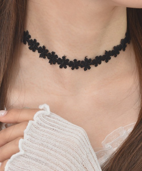 VIBGYOR Women チョーカー 「float」フラワー レース ネックレス