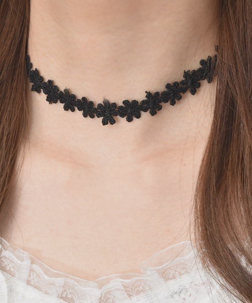 VIBGYOR Women チョーカー 「float」フラワー レース ネックレス