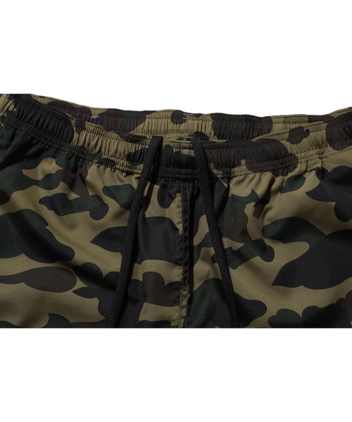 A BATHING APE パンツ 1ST CAMO SIDE SHARK BEACH SHORTS M メンズ 