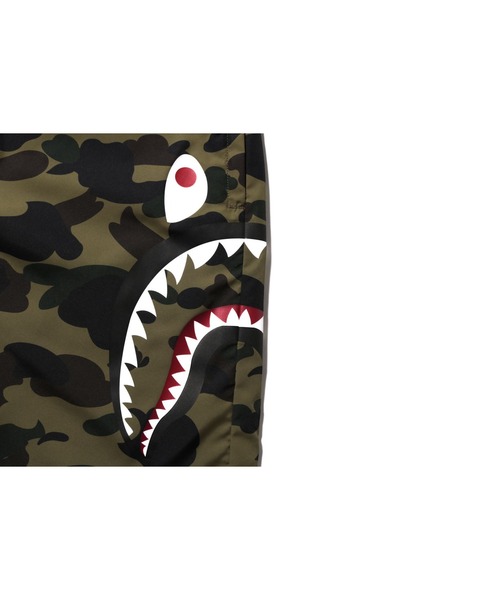 A BATHING APE パンツ 1ST CAMO SIDE SHARK BEACH SHORTS M メンズ 